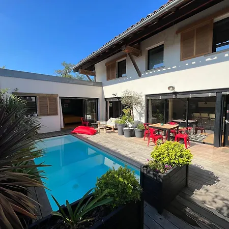 Maison De 3 Ch, Piscine 5 Min à Pied Du Centre De