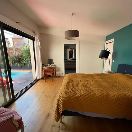 Maison De 3 Ch, Piscine 5 Min à Pied Du Centre De Villa *